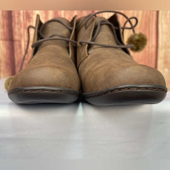 Soft style A hush puppies company brown lace booties with pompoms size 6.5 - Picture 11 of 16